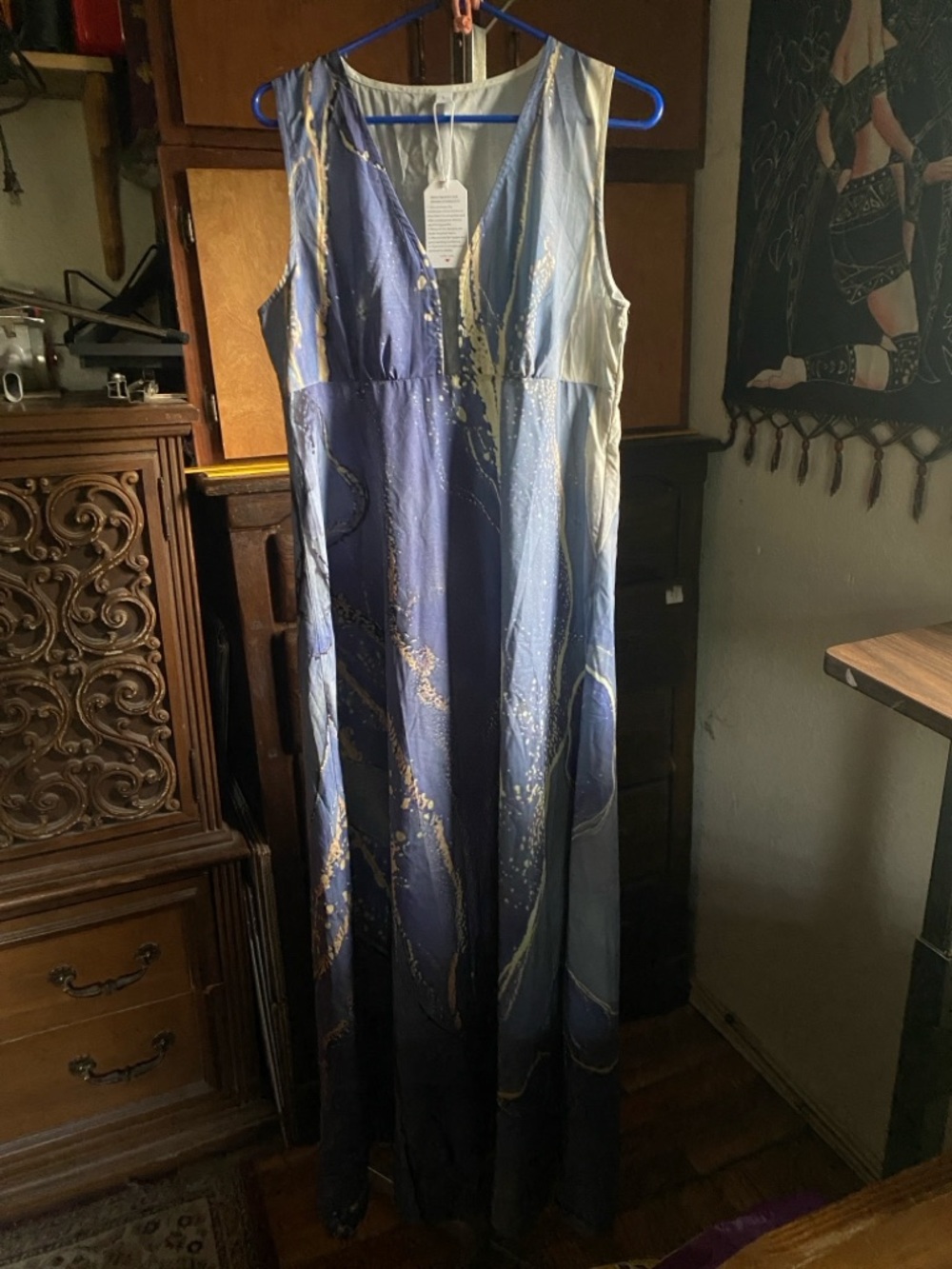 Brand new with the tag Sleeveless Blue Marble-Print V-Neck Dress - Picture 3 of 12